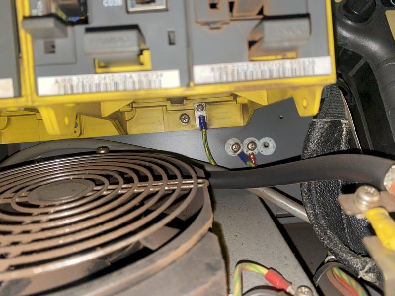 FANUC – R-2000iA/200T w/ R-J3iB Controls PARTS ONLY