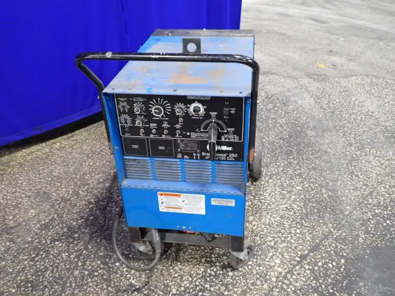 MILLER WELDING POWER SOURCE  -  SYNCROWAVE 250