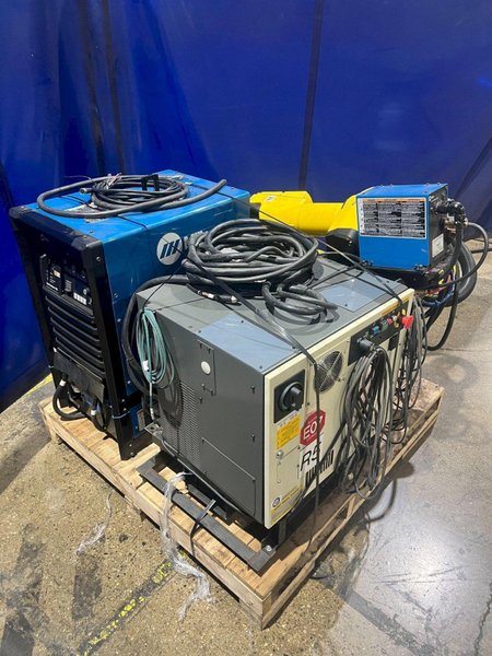 FANUC ARCMATE ROBOT 100ID/10L WITH R30IB PLUS AND MILLER AUTO CONTINUUM 500 USED