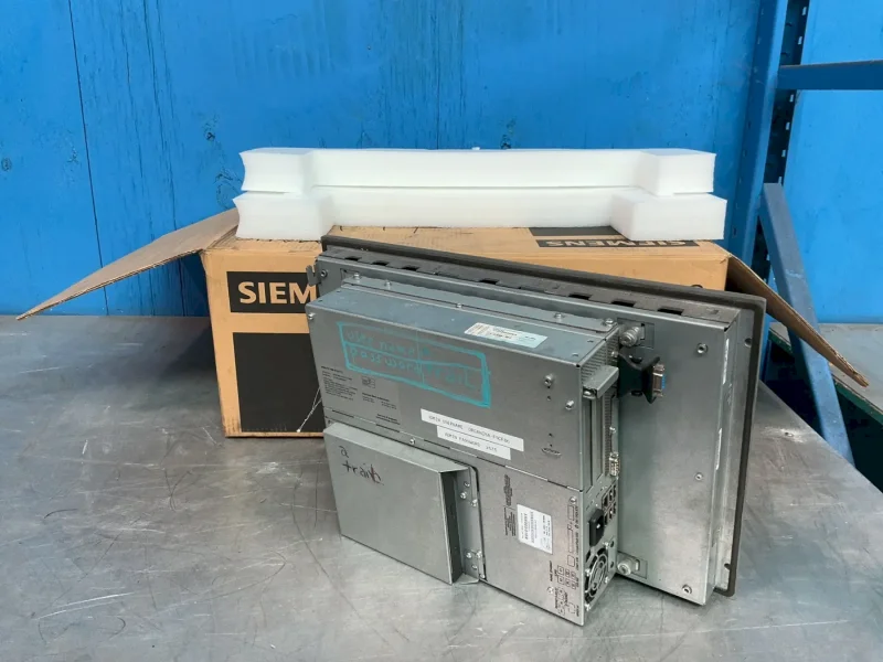 SIEMENS SIMATIC HMI IPC677C  -  6AV7892-0FD21-1AB0