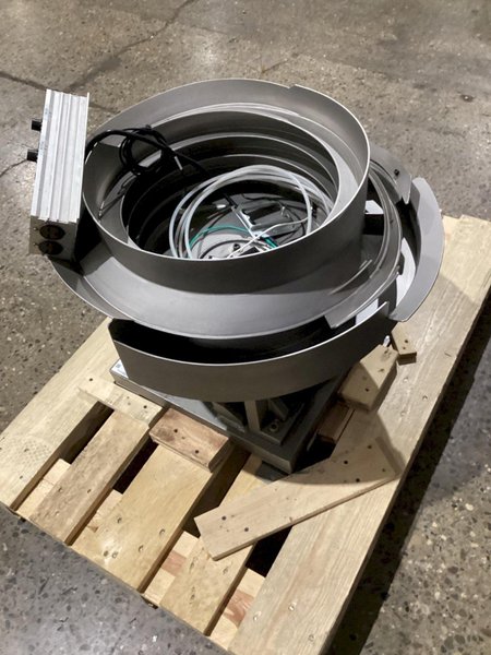 FEEDING CONCEPTS FC-19-15580-2 VIBRATORY BOWL FEEDER SYSTEM USED