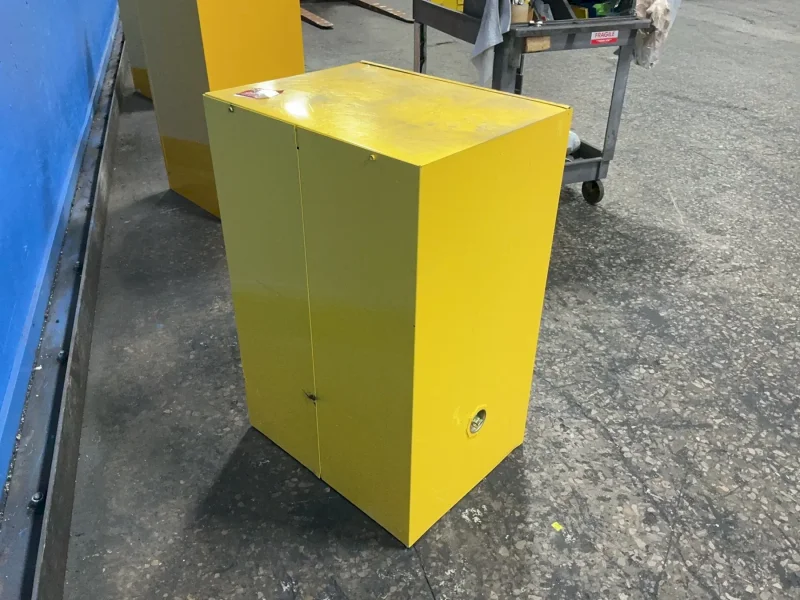JUSTRITE 12 GALLONS FLAMMABLE LIQUID STORAGE CABINET  -  SURE-GRIP EX