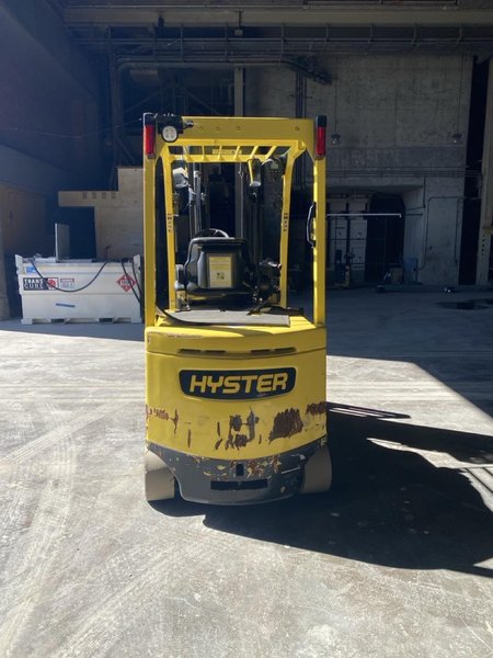 Hyster E70XN Electric Cushion Tire Forklift, 2021 – 7,000 lb Capacity, Sit-Down Rider (1)