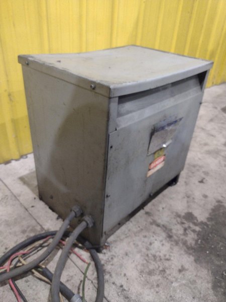 15 KVA SQUARE D 480-240 VOLT ELECTRICAL TRANSFORMER: YOBRO #24043