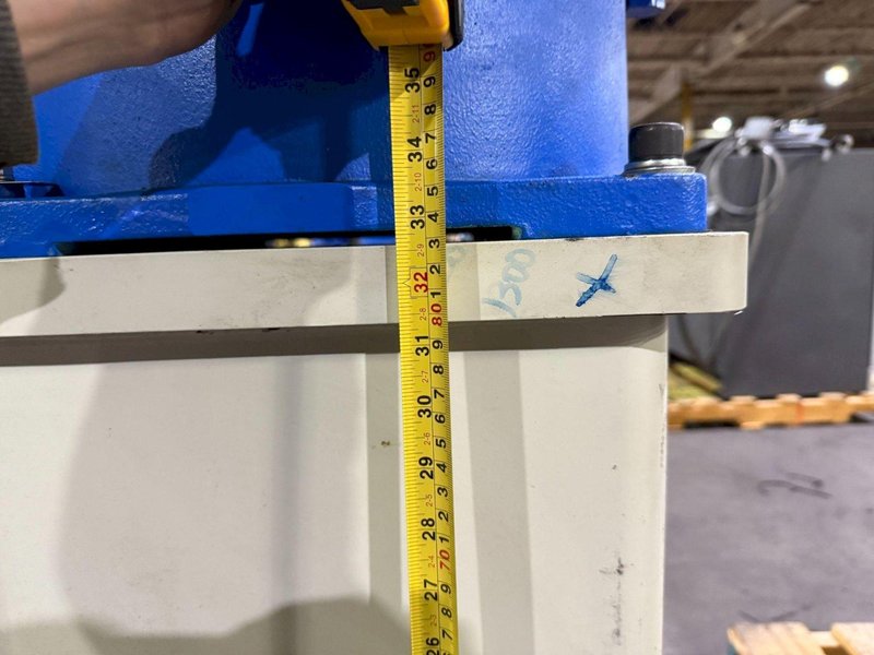 YASKAWA MOTOMAN-MH24 w/ DX200 Controller USED