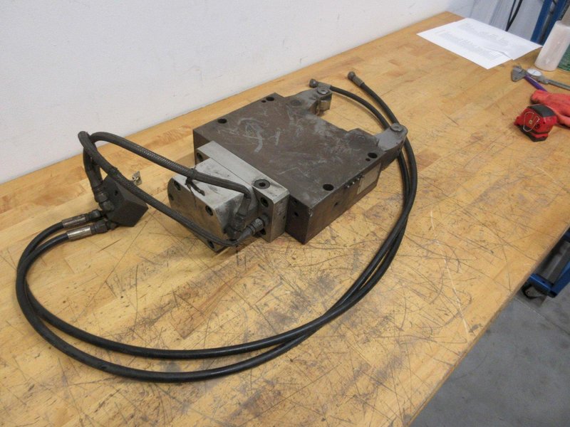 SMW-Autoblok SLU-3 Hydraulic Compact Self Centering Steady Rest- Auction Item