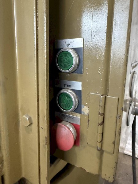 54&quot; X 40&quot; PIQUA SERIES 40 VERTICAL BALER. STOCK # 0131825