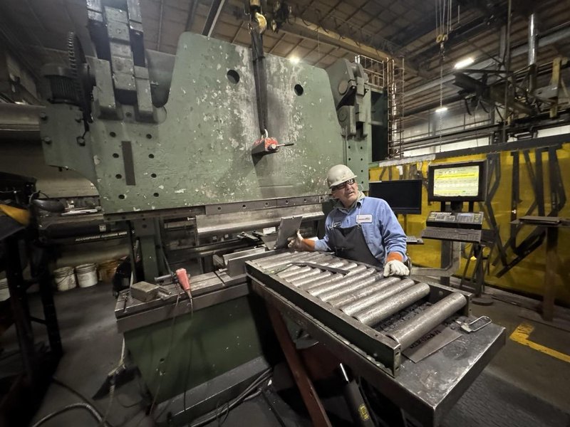 400 Ton x 8′ Accurpress CNC Press Brake, 2005 – Backgauge, Available Immediately