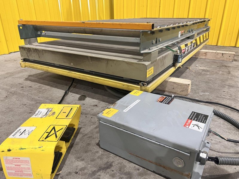 4,000 LB X 72" X 36" SOUTHWORTH MODEL #LS4-36 HYDRALUIC LIFT TABLE WITH ROLLER TOP: STOCK #20903