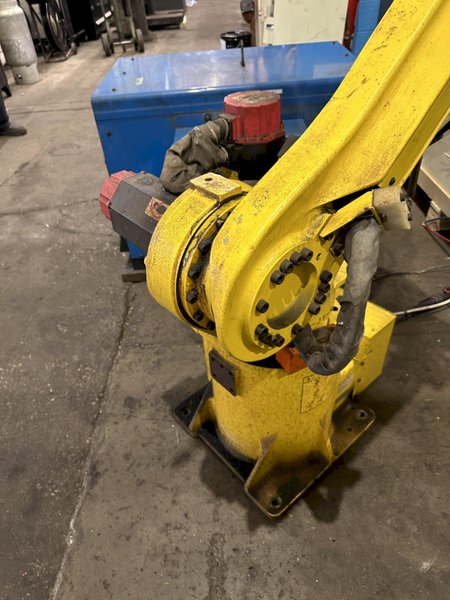 FANUC ROBOT WITH MILLER MODEL 452 WELDER: STOCK #77552
