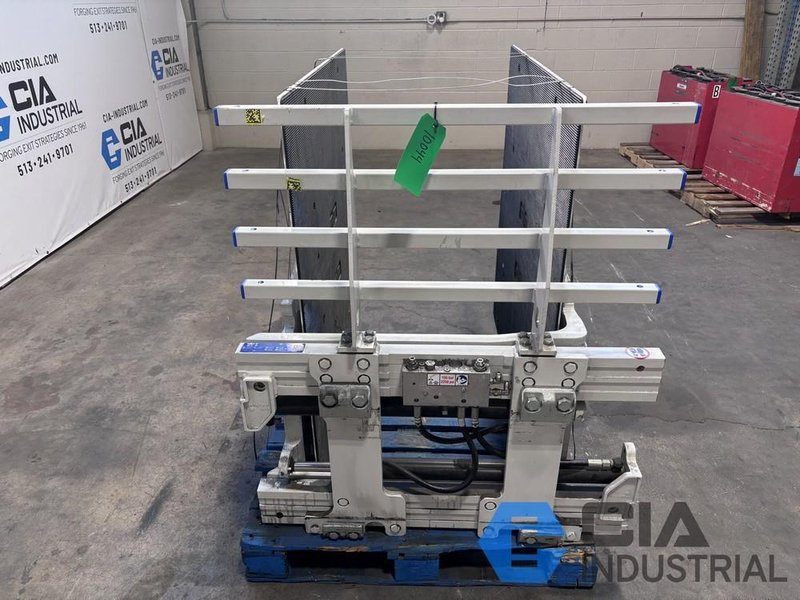 2022 - 2,640 LB. CASCADE MODEL 14F-CCB-2A-99923 HYDRAULIC CARTON CLAMP