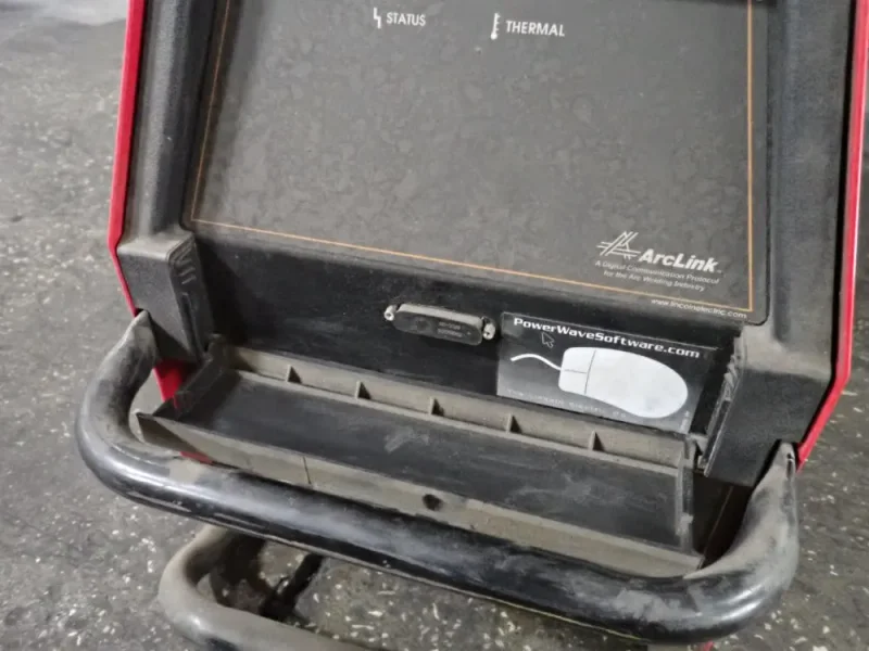 LINCOLN 350 A WELDER  -  POWER WAVE 355
