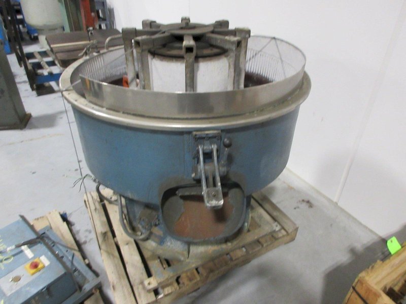 Sweco Vibro-Energy FMD-10HA Finishing Mill, 10 Cubic Ft Hopper, with Rotary Agitator
