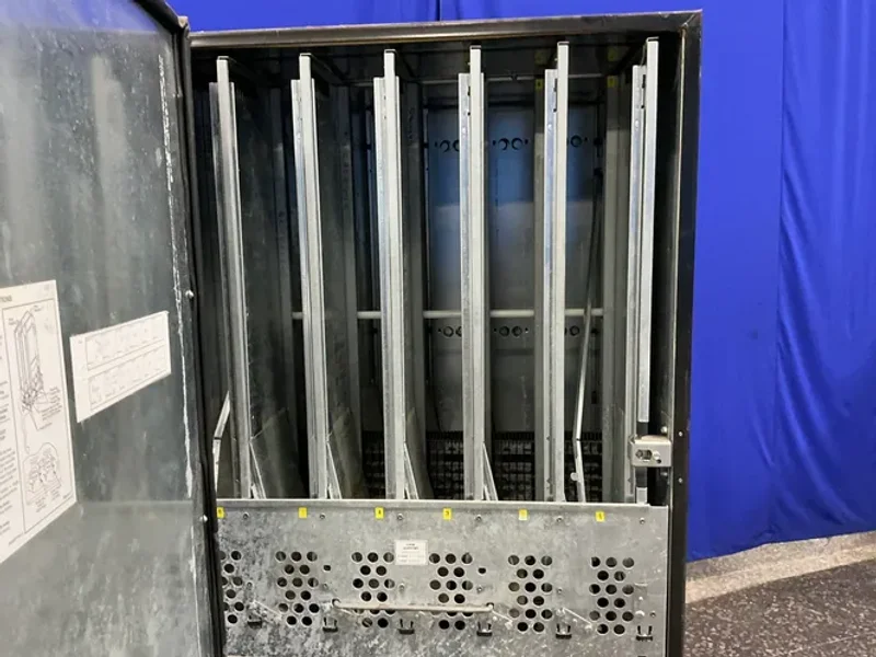 9 SLOTS DRINK VENDING MACHINE