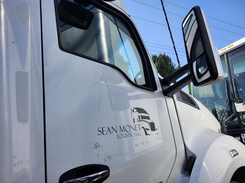 Kenworth T680 76-Inch Sleeper Semi Truck, 2020 – PACCAR MX-13 – Automatic – 578,704 Miles