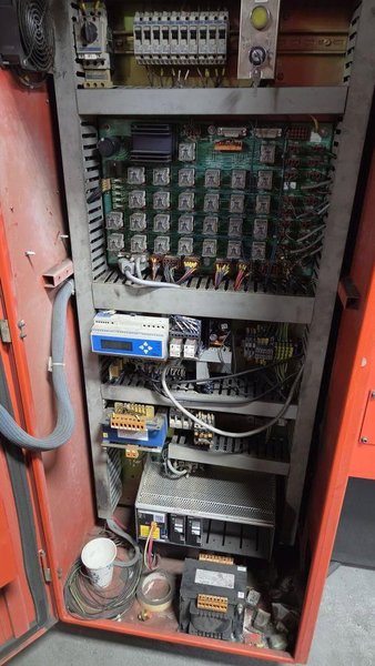 138 Ton x 13′ Amada HFB 125-40 CNC Press Brake, 1996 – 6 Axis Backgauge
