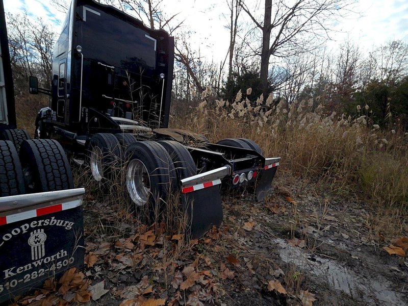 Kenworth T680 Sleeper Truck, 2015 – PACCAR MX-13, Automated Transmission, 76″ Sleeper