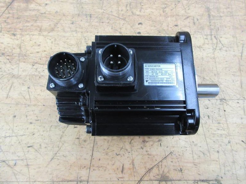 Used Haas Servo Axis Motor Sigma-1 09 (Short) #93-0346 (Yaskawa Model SGMG-09A2AB)