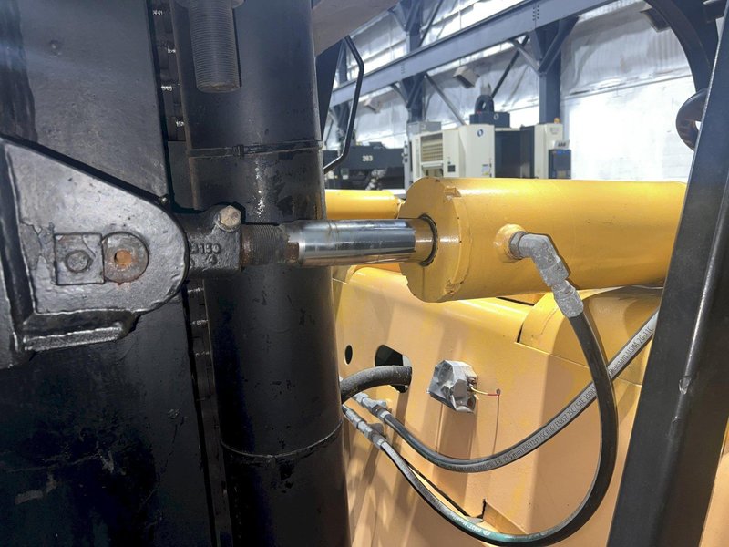 Royal T400C Gas/LGP 40,000 Lbs Forklift Fork Truck Hard Tire with Hoist Taylor Cat Tow Motor