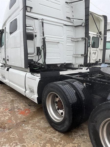 2023 Volvo  4V4NC9EHXPN310965