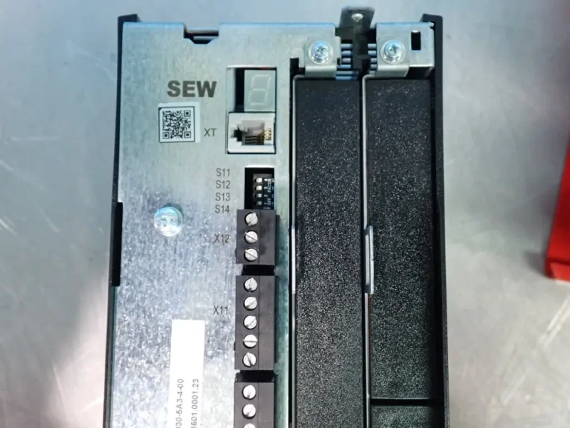 SEW EURODRIVE 4 HP MOVIDRIVE B INVERTER  -  MDX61B0030-5A3-4-00
