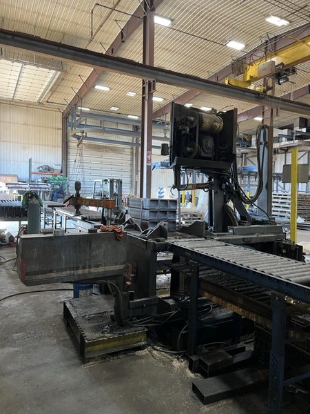 24″ x 20″ HEM VT130HA60 Fully Automatic Vertical Band Saw, 2010