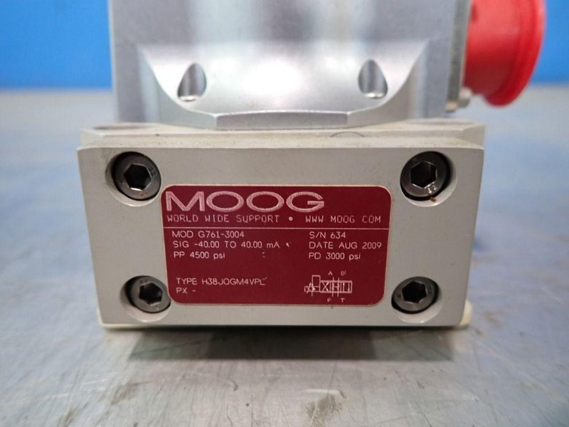 MOOG ELECTRO-HYDRAULIC SERVO VALVE   -  G761-3004