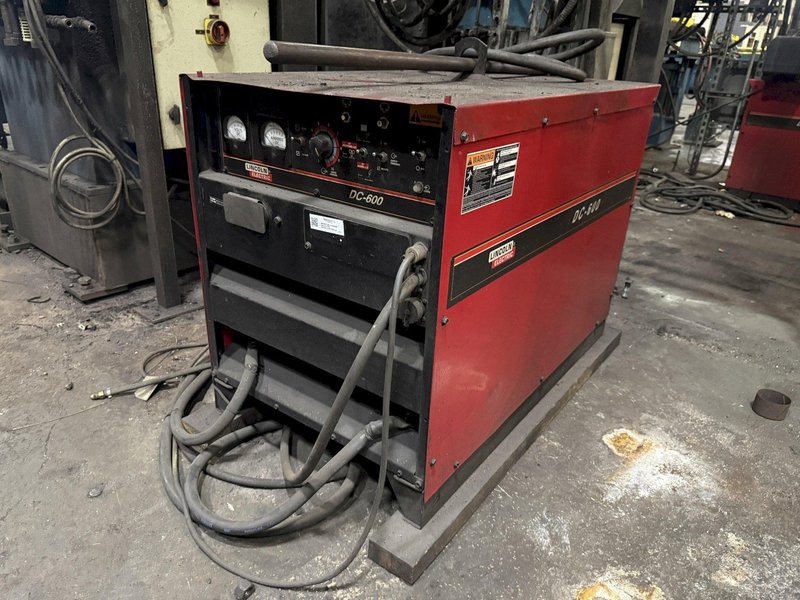 600 AMP LINCOLN MODEL DC-600 WELDER: YOBRO #26007