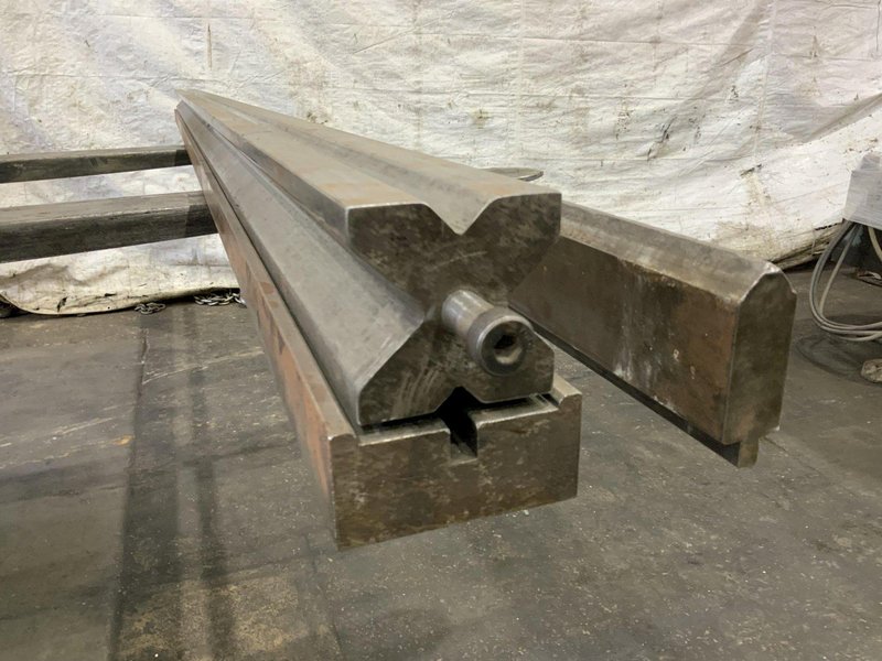 12' 4-WAY PRESS BRAKE DIE WITH BOTTON HOLDER &amp; 12' TOP DIE: STOCK #81407