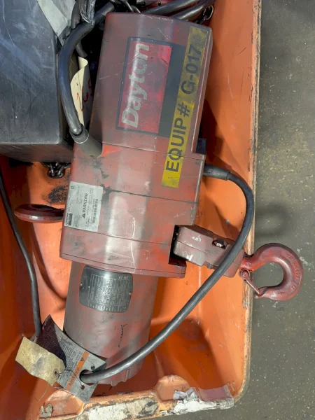 DAYTON 2 TON ELECTRIC HOIST   -  3YB77