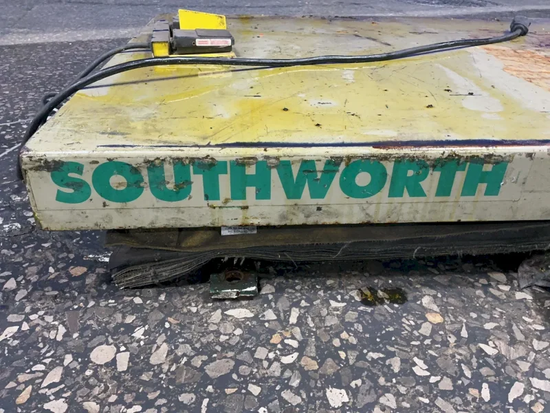 SOUTHWORTH 32” X 60”/2000 LBS LIFT TABLE
