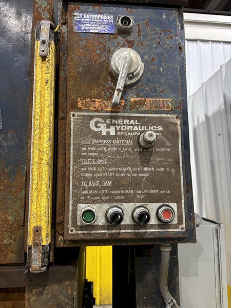 60&quot; X 48&quot; X 30&quot; ELY ENTERPRISES VERTICAL HYDRAULIC BALER: STOCK #23657