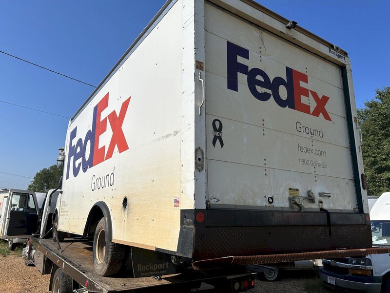 GMC Savanna 3500 16′ Cutaway Box Truck; 2020