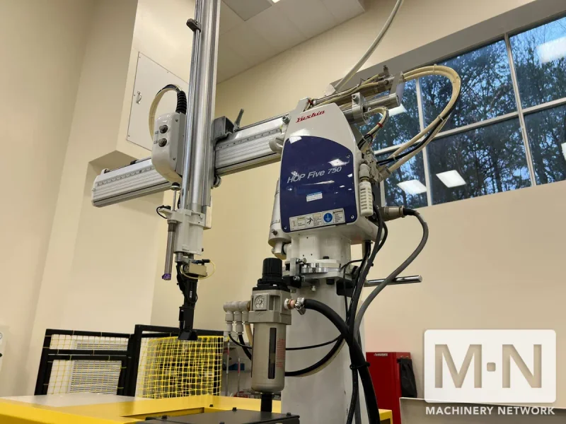 55 TON 1.9 OZ MILACRON MODEL ALPHA S50iA ROBOSHOT INJECTION MOLDING MACHINE MFG 2015