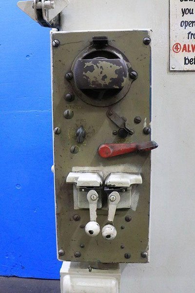 30″ DOALL 3012-U VERTICAL BAND SAW USED