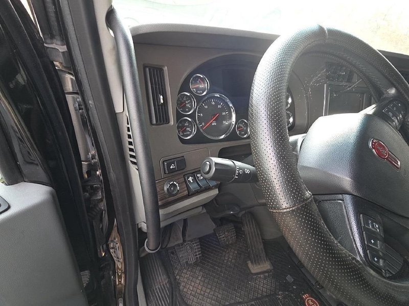 Kenworth T680 Sleeper Truck, 2019 – Paccar MX013, Eaton Auto