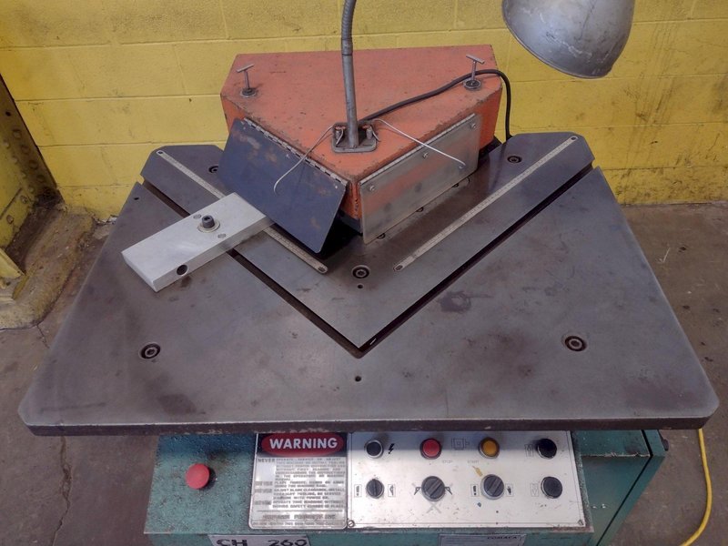 10&quot; X 10&quot; X 3/16 UNIPUNCH MODEL COMACA CH 260 HYDRAULIC ANGLE NOTCHER: STOCK 17381
