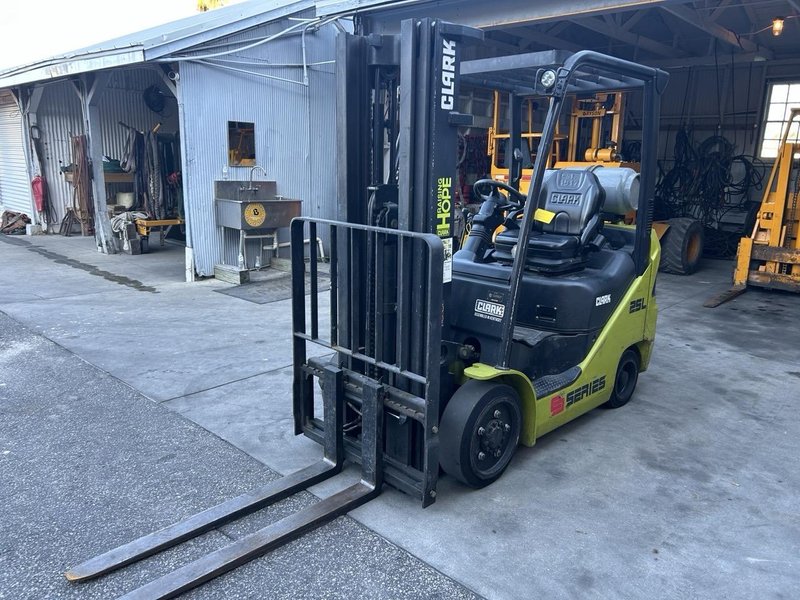 CLARK S25C Forklift, 2022 – 5,000 lb Capacity, LPG, Low Hours!