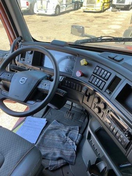 2022 Volvo Trucks VNL 64T860 Sleeper – D13, I-Shift, 6×4,