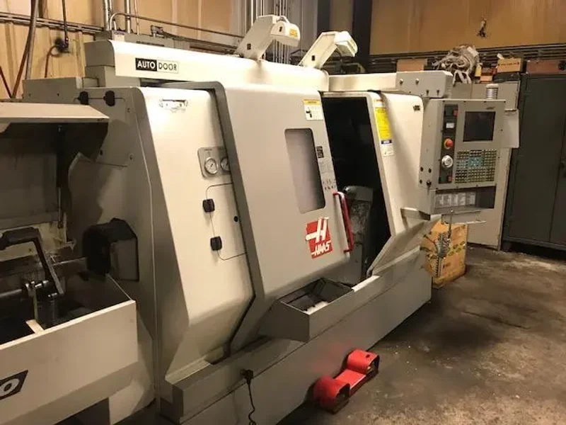 2004 HAAS SL20T | Lathes, CNC