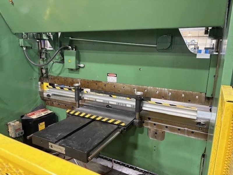 135 Ton x 10′ Cincinnati 135 CBX8 CNC Hydraulic Press Brake, 1990 – Tooling Included