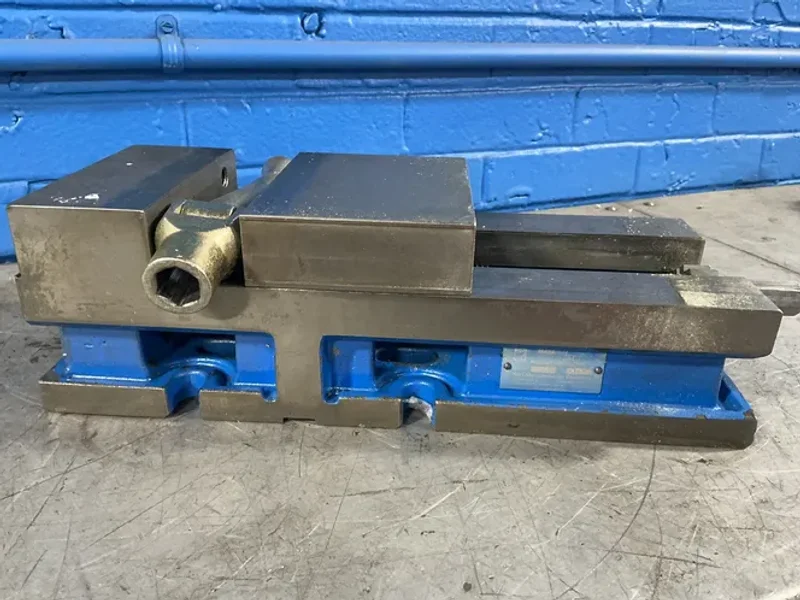 Kurt  6” Vise - 3600v