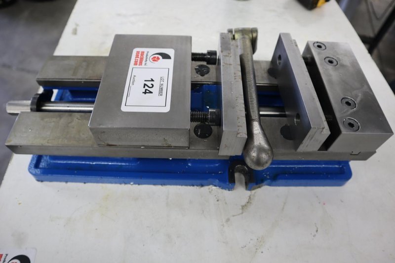 Kurt DX6 6" Machine Vise with Hard Jaws and Handle- Auction Item