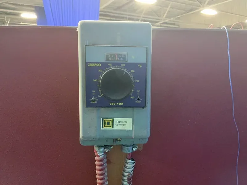 BLUE M 650* F / 343* C OVEN  -  P0M-136C-1