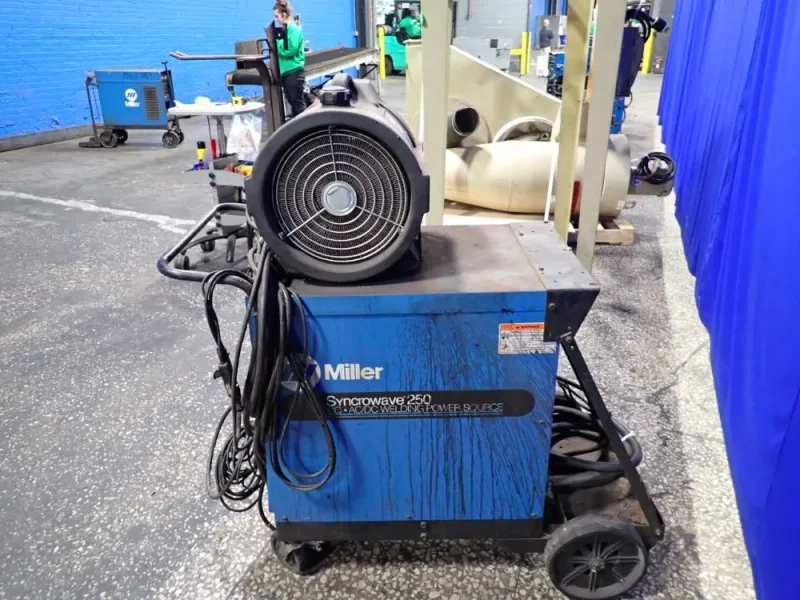 MILLER 200/250 AMPS TIG WELDER  -  SYNCROWAVE 250