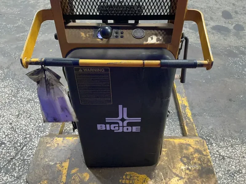 BIG JOE 1500 lbs ELECTRIC PALLET STACKER   -  1524-A5