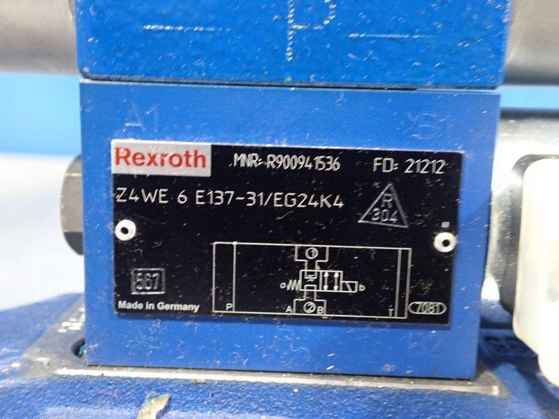 REXROTH DRECTIONAL HYDRAULIC VALVE   -  R900757494