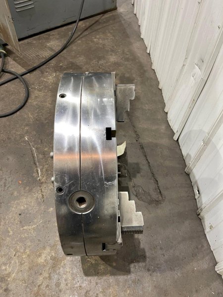 24-3/4&quot; BISON 3 JAW CHUCK: STOCK #75198