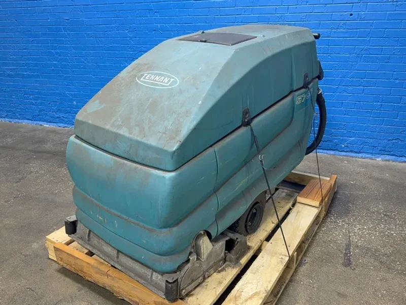Tennant 28” Floor Scrubber  - 5700