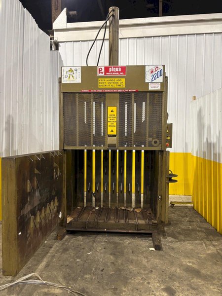 30&quot; X 60&quot;  PIQUA MODEL #HD2200 VERTICAL HYDRAULIC CARDBOARD BALER: YOBRO #24465
